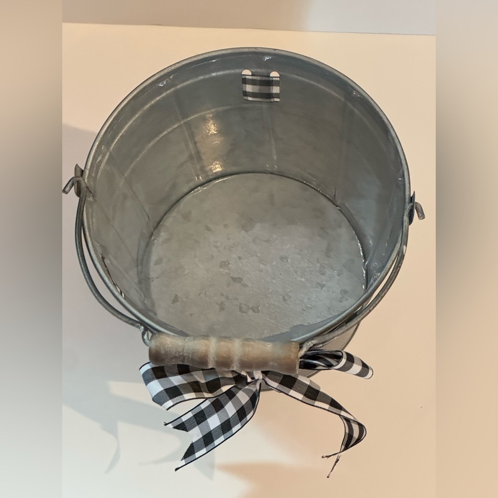🔥Clearance- NWT Burton+Burton Metal Galvanized Bucket With Checkered Ribbon - Picture 3 of 12
